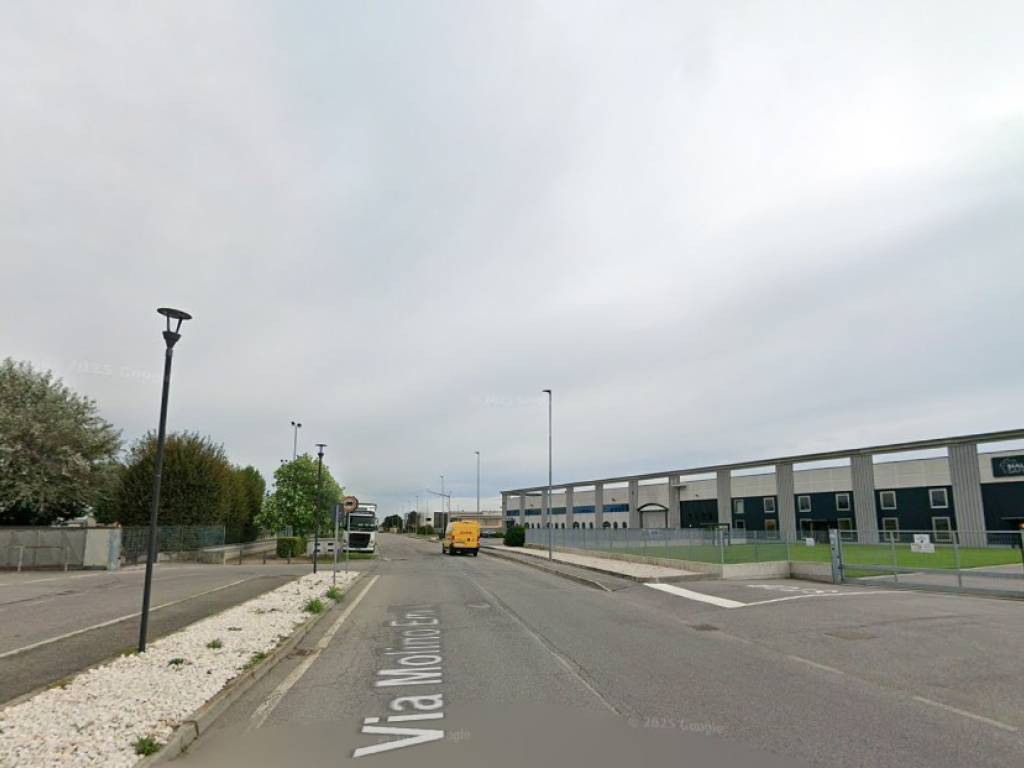 locale commerciale in vendita a Maclodio