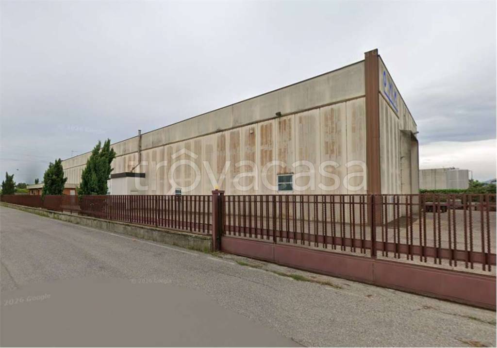 locale commerciale in vendita a Maclodio