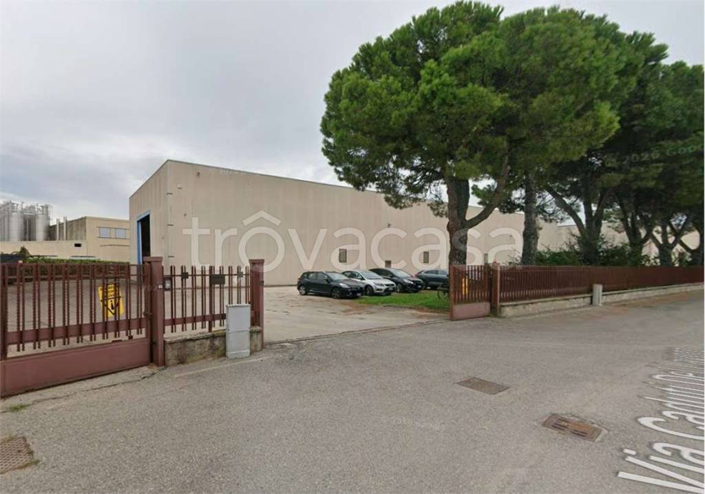 locale commerciale in vendita a Maclodio