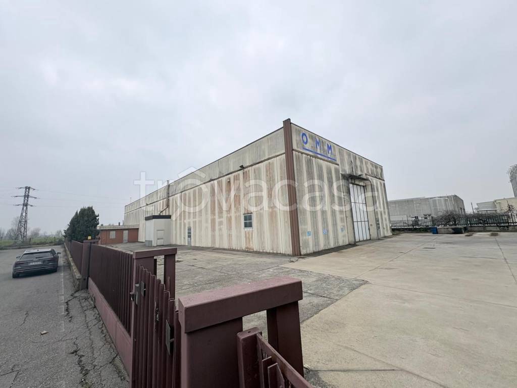locale commerciale in vendita a Maclodio