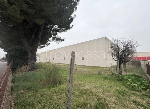 locale commerciale in vendita a Maclodio