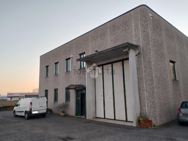 capannone in vendita a Mairano