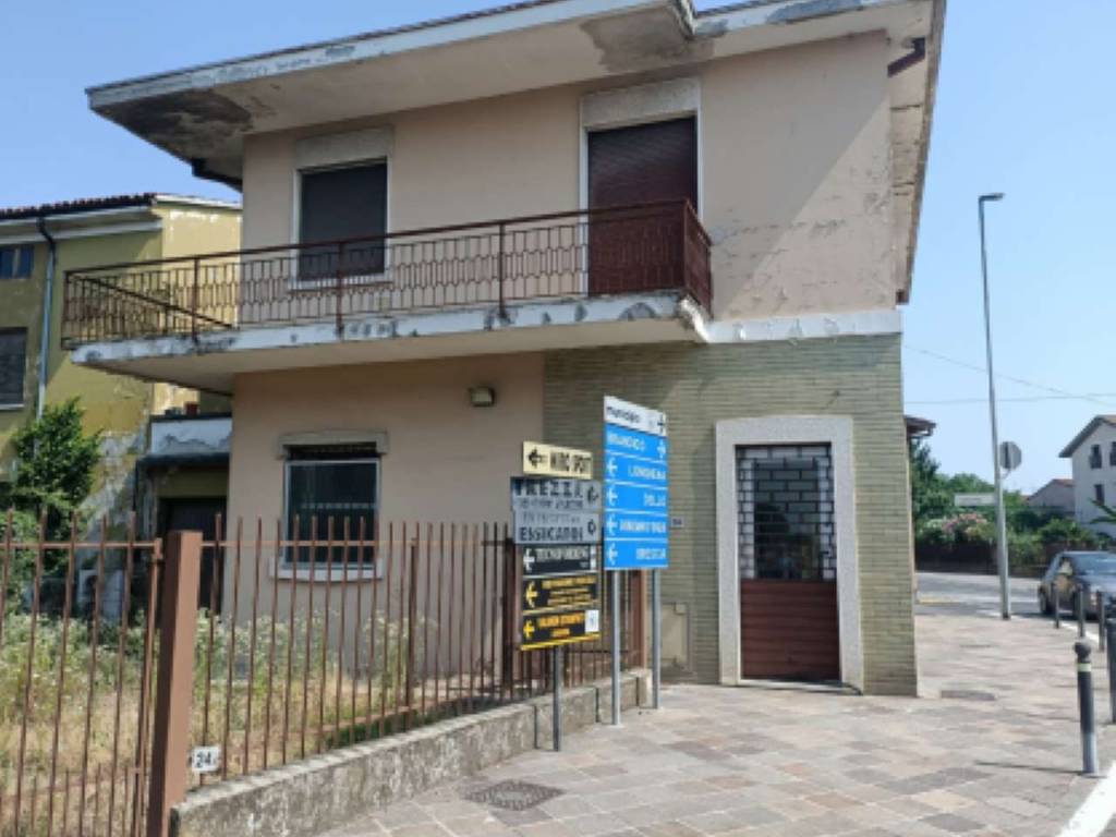 locale commerciale in vendita a Mairano