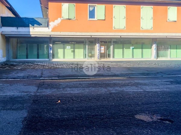 locale commerciale in vendita a Mairano