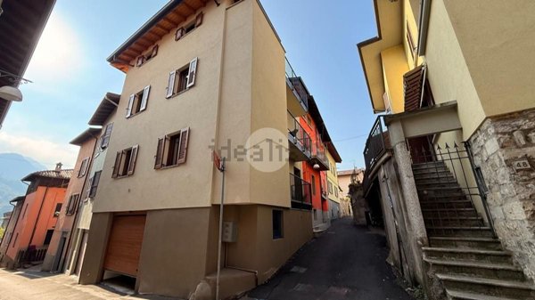 casa semindipendente in vendita a Malegno