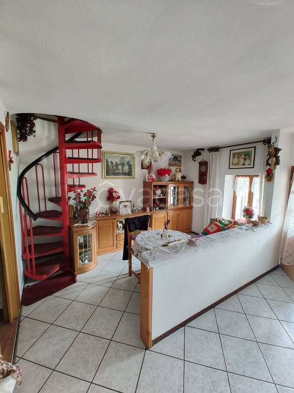 casa indipendente in vendita a Malonno in zona Zazza
