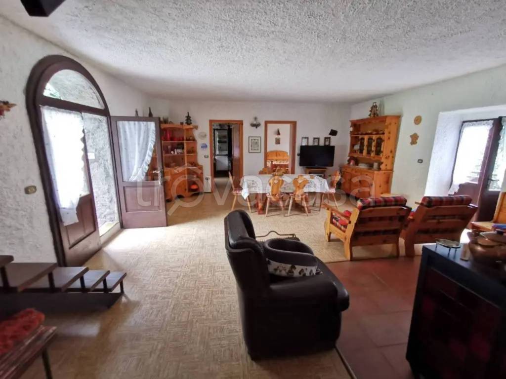 casa indipendente in vendita a Malonno in zona Zazza