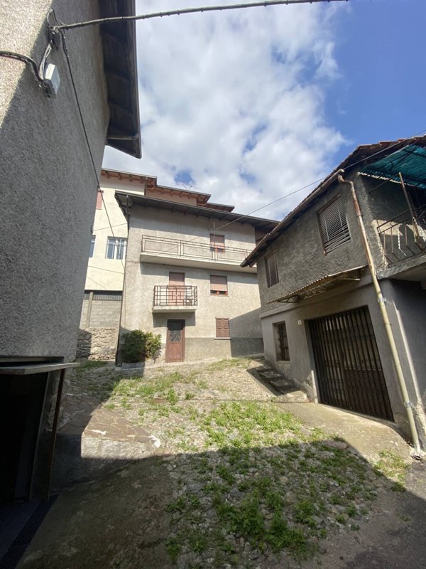 casa indipendente in vendita a Malonno in zona Lava