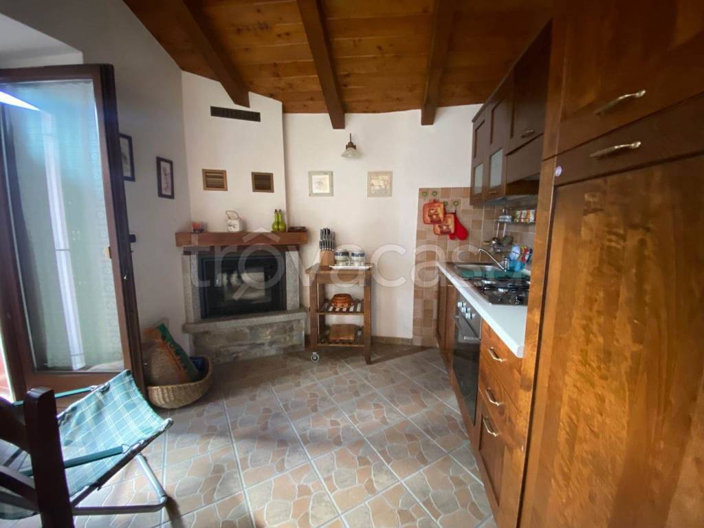 appartamento in vendita a Malonno in zona Odecla
