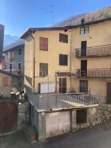 appartamento in vendita a Malonno in zona Lava