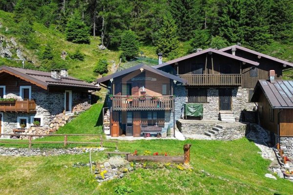appartamento in vendita a Malonno in zona Lezza