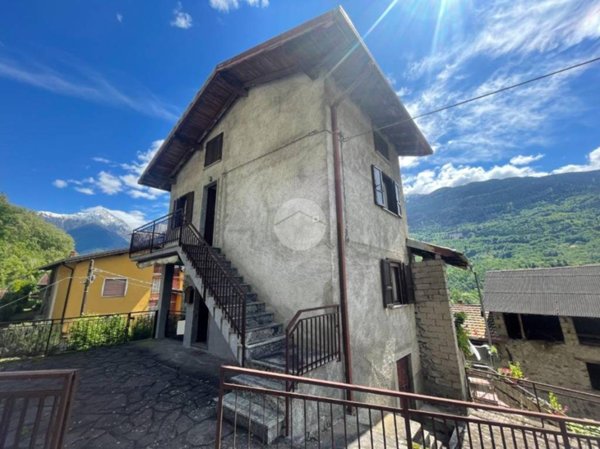 casa indipendente in vendita a Malonno in zona Lava