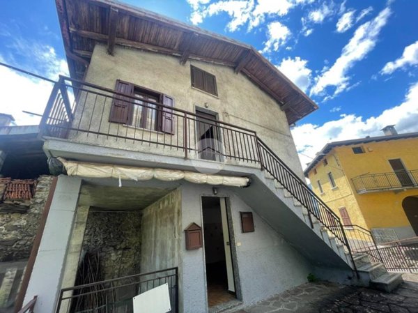 casa indipendente in vendita a Malonno in zona Lava