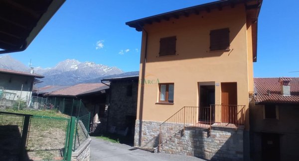 casa indipendente in vendita a Malonno in zona Odecla