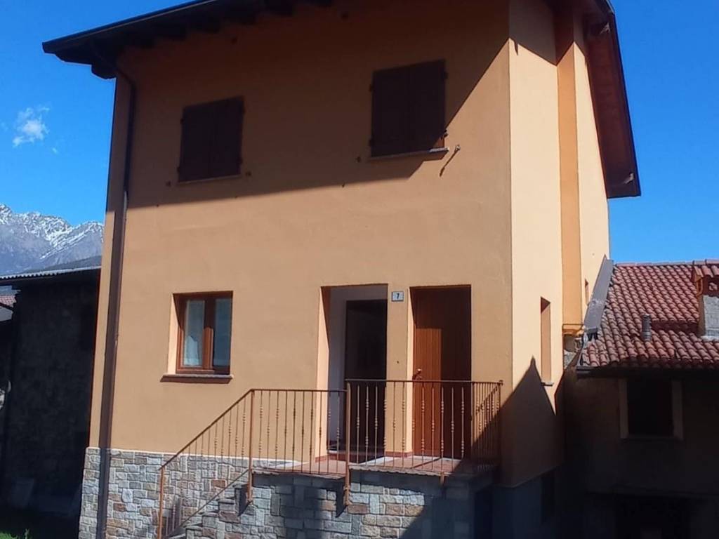 casa indipendente in vendita a Malonno in zona Odecla