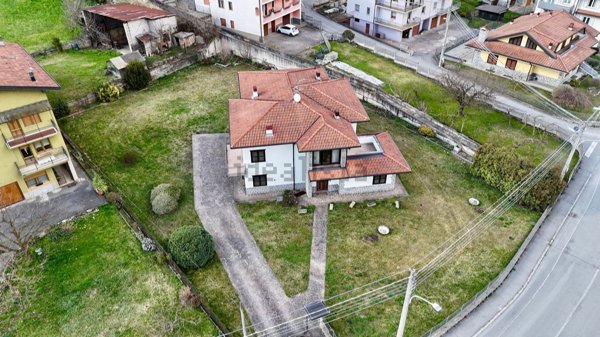casa indipendente in vendita a Malonno in zona Lava