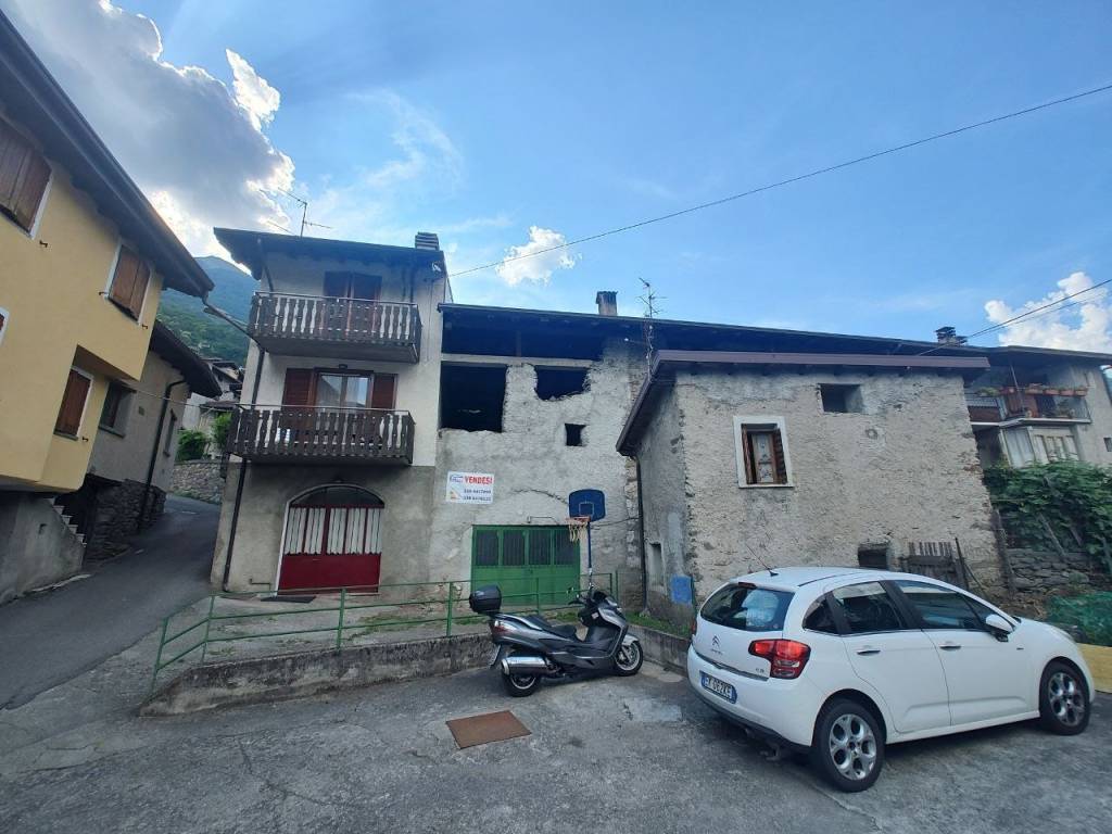 casa indipendente in vendita a Malonno in zona Nazio