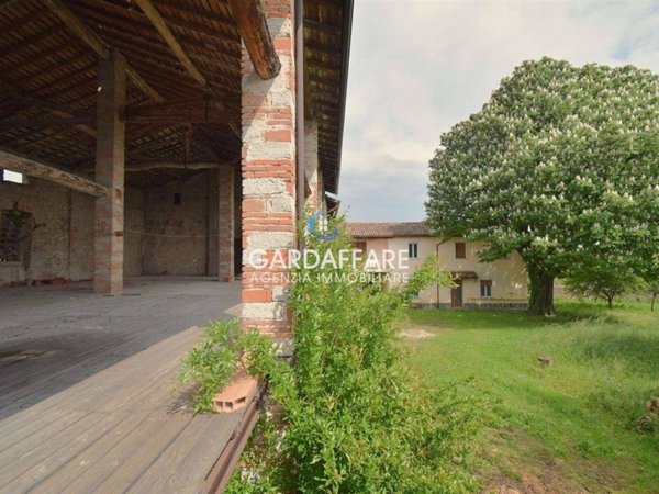 casa indipendente in vendita a Manerba del Garda in zona Solarolo