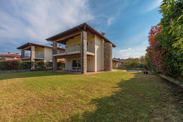 casa indipendente in vendita a Manerba del Garda in zona Montinelle