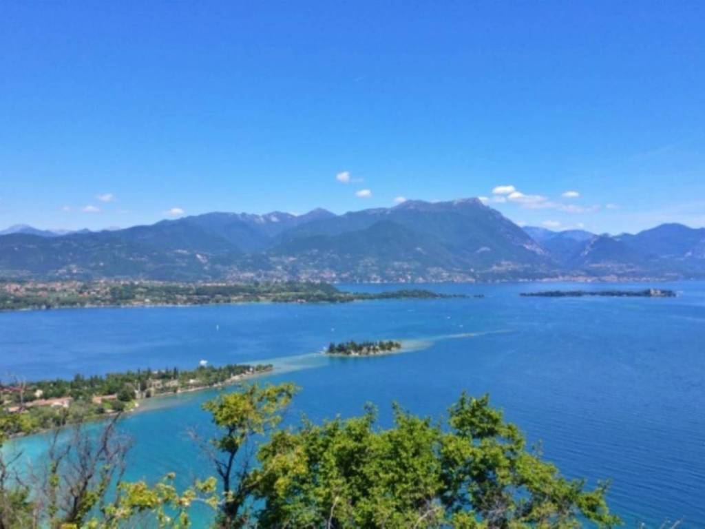 intera palazzina in vendita a Manerba del Garda in zona Solarolo