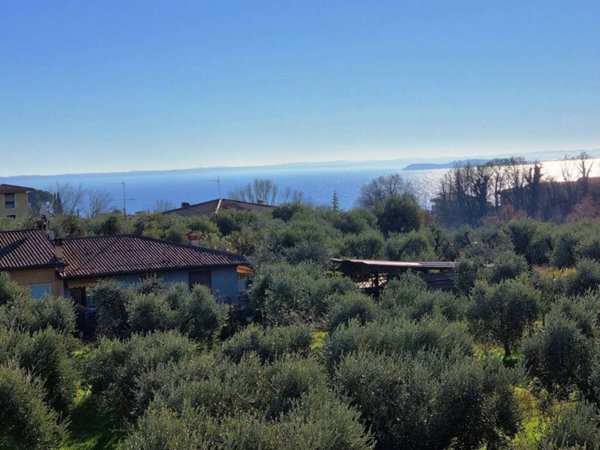 casa indipendente in vendita a Manerba del Garda in zona Solarolo