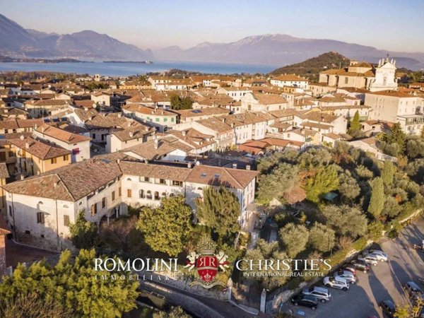 villa in vendita a Manerba del Garda in zona Solarolo