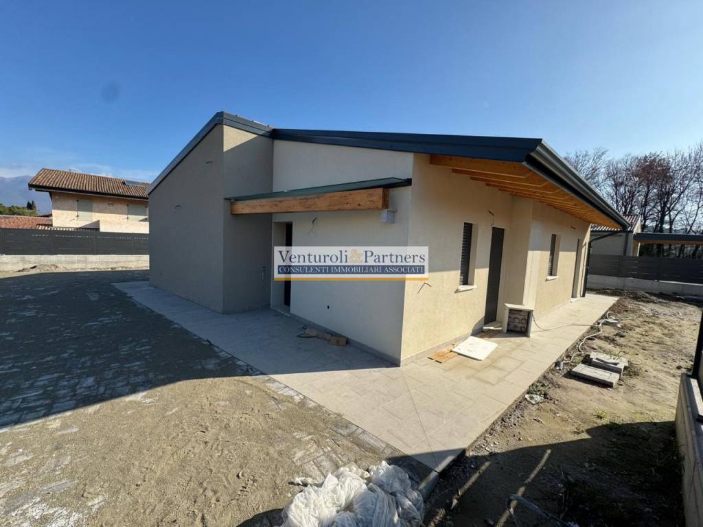 casa indipendente in vendita a Manerba del Garda