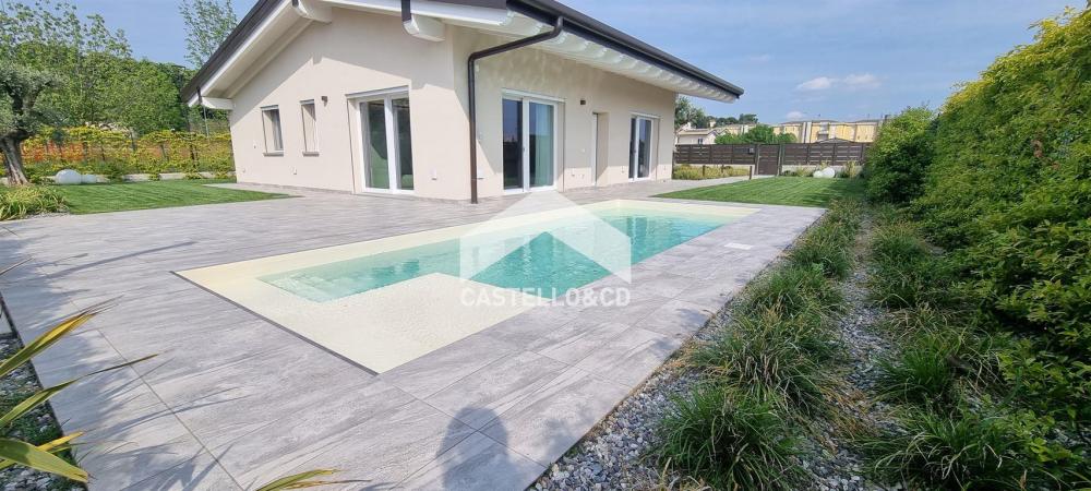 casa indipendente in vendita a Manerba del Garda in zona Solarolo