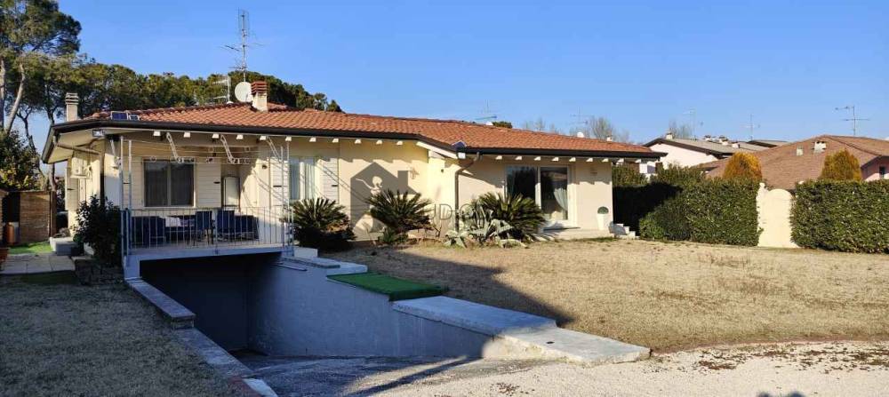 casa indipendente in vendita a Manerba del Garda