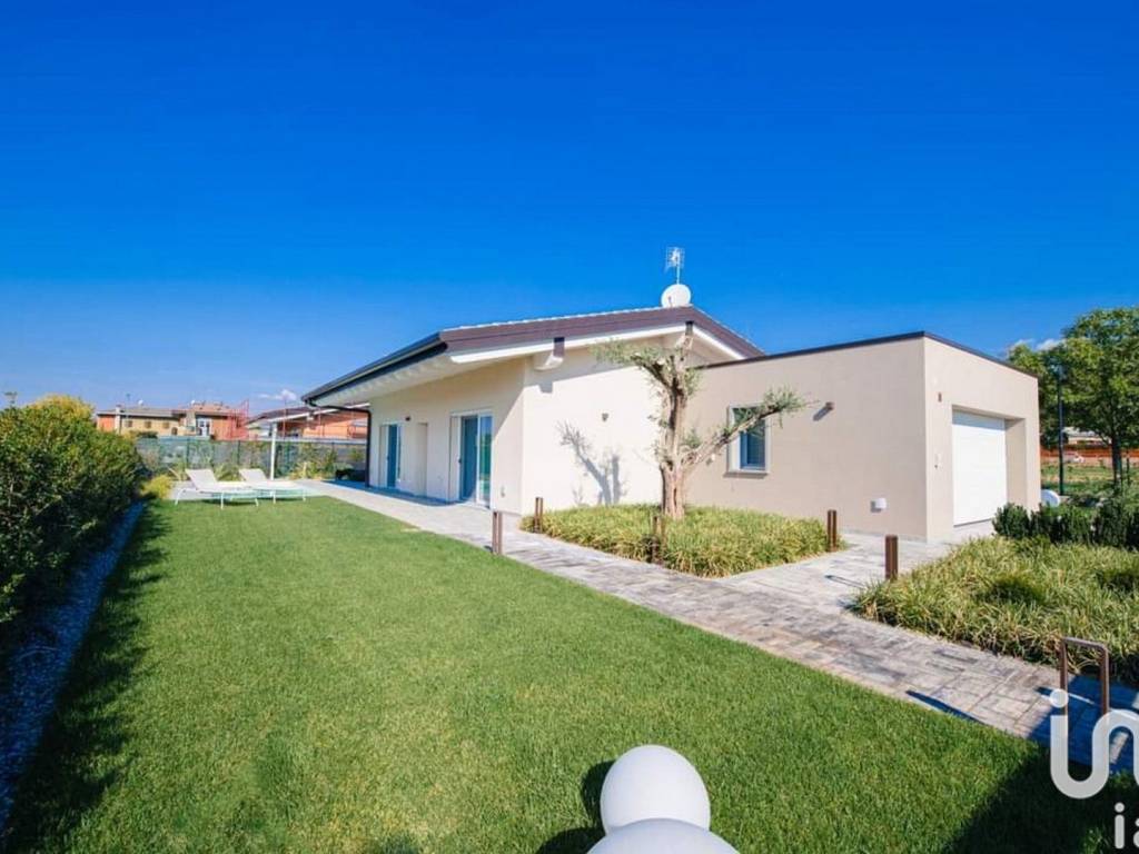 casa indipendente in vendita a Manerba del Garda