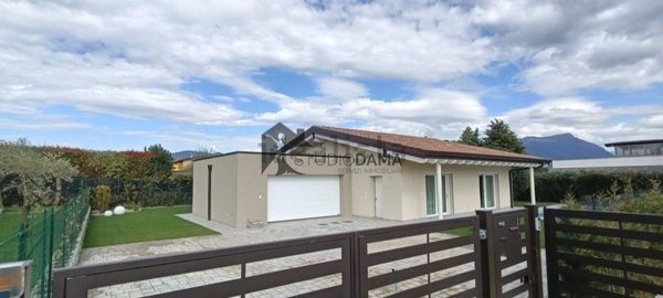 casa indipendente in vendita a Manerba del Garda
