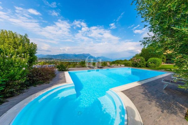 villa in vendita a Manerba del Garda in zona Solarolo