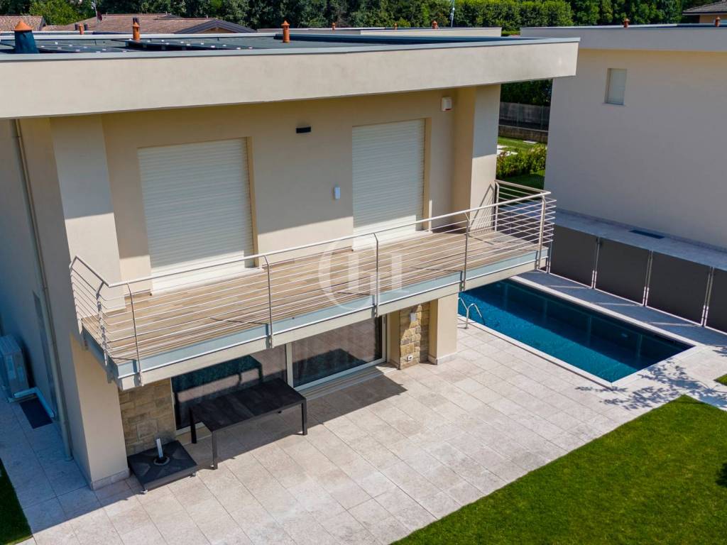 casa indipendente in vendita a Manerba del Garda in zona Solarolo