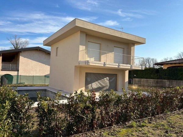 casa indipendente in vendita a Manerba del Garda