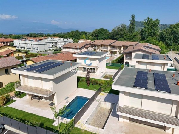 casa indipendente in vendita a Manerba del Garda in zona Pieve Vecchia