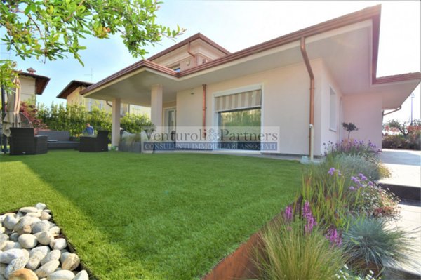 casa indipendente in vendita a Manerba del Garda