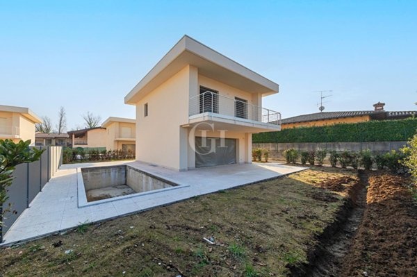casa indipendente in vendita a Manerba del Garda