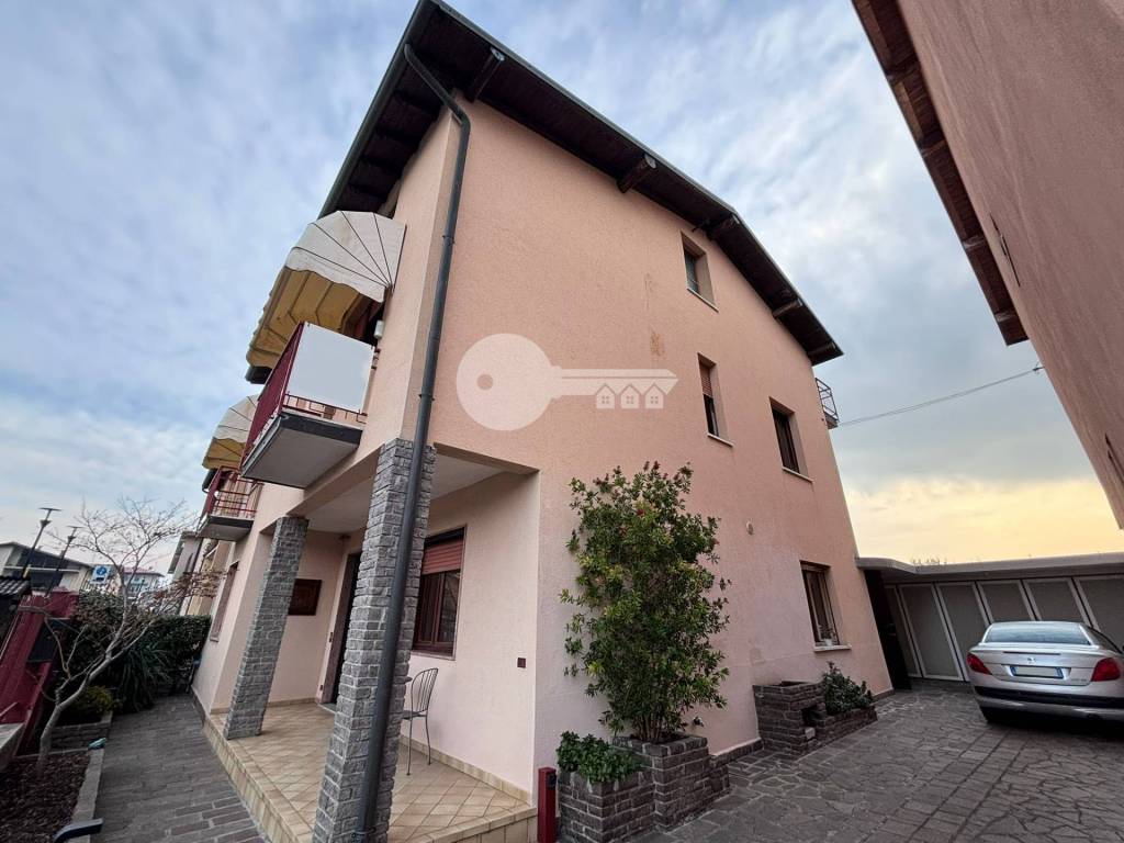 casa indipendente in vendita a Manerba del Garda