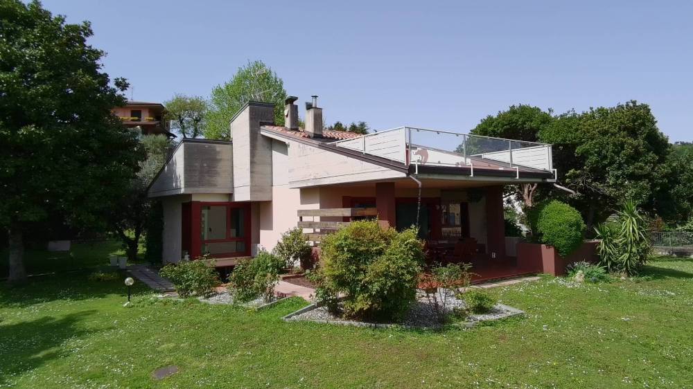 casa indipendente in vendita a Manerba del Garda