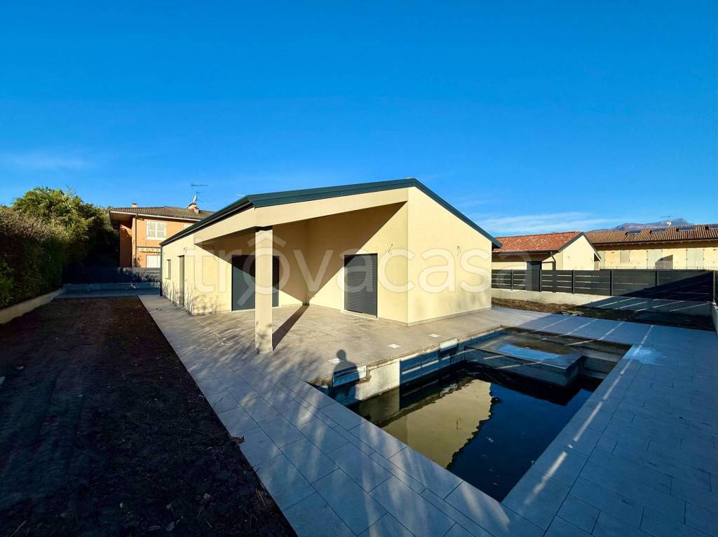 casa indipendente in vendita a Manerba del Garda in zona Pieve Vecchia