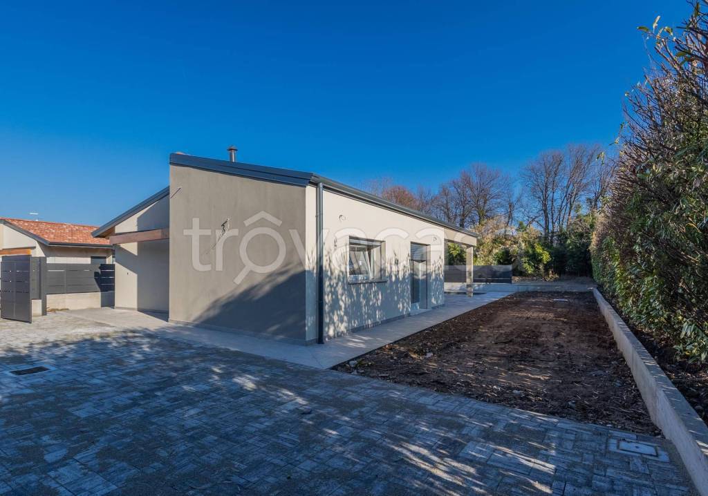 casa indipendente in vendita a Manerba del Garda