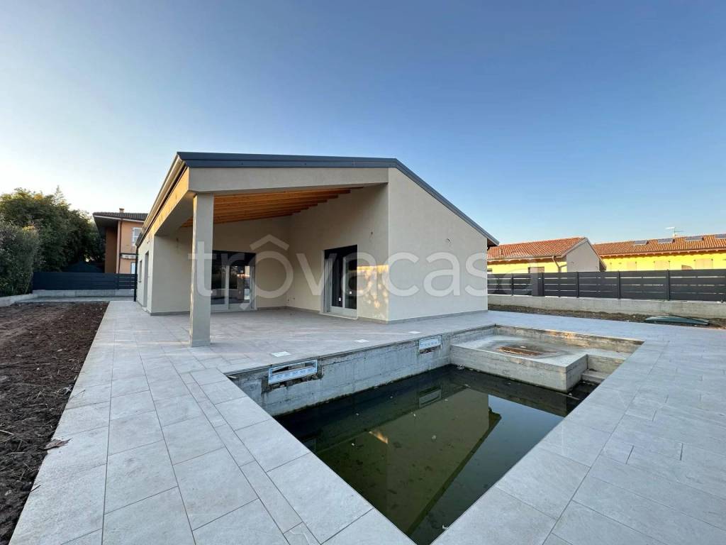 casa indipendente in vendita a Manerba del Garda in zona Pieve Vecchia
