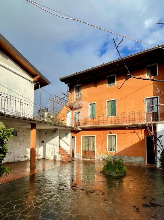 casa indipendente in vendita a Manerba del Garda in zona Solarolo