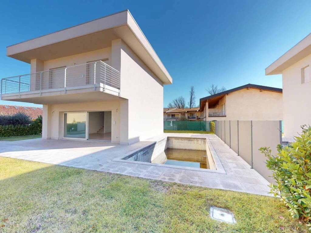 casa indipendente in vendita a Manerba del Garda in zona Solarolo