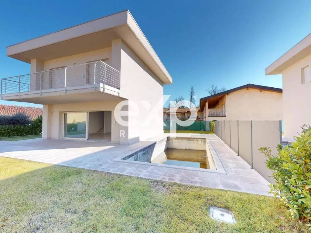 casa indipendente in vendita a Manerba del Garda in zona Solarolo