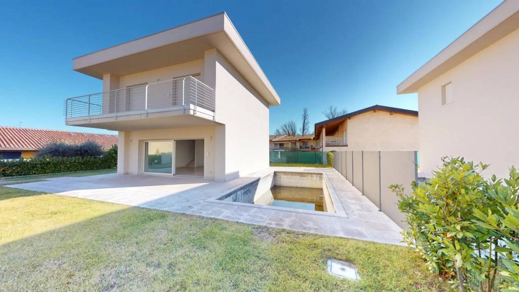 casa indipendente in vendita a Manerba del Garda in zona Solarolo