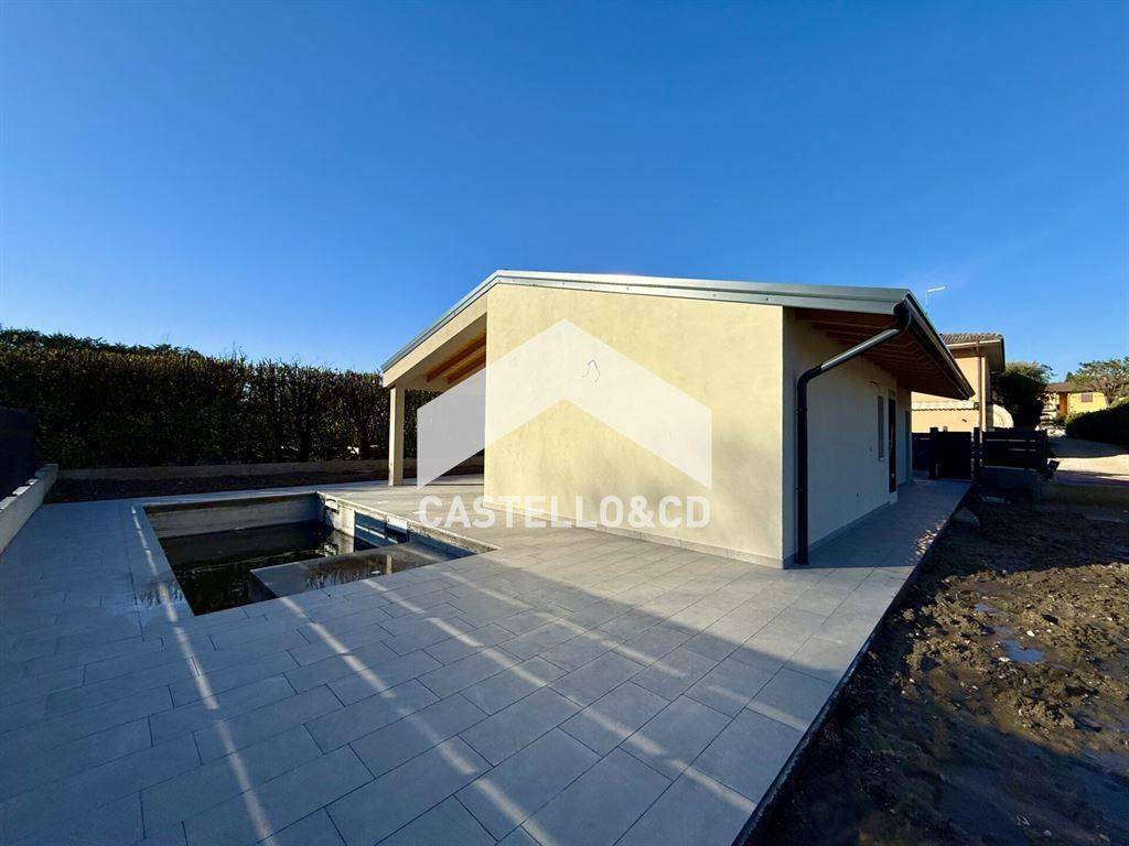 casa indipendente in vendita a Manerba del Garda in zona Pieve Vecchia