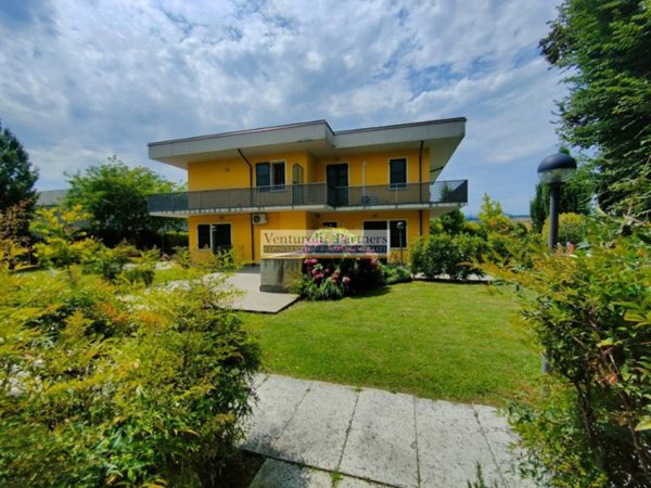 casa indipendente in vendita a Manerba del Garda