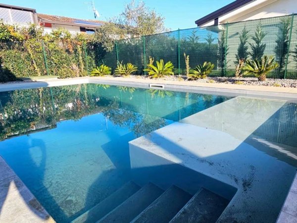 casa indipendente in vendita a Manerba del Garda in zona Solarolo