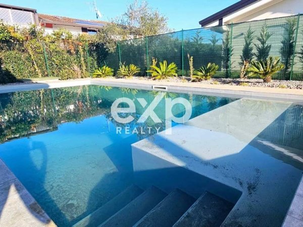 casa indipendente in vendita a Manerba del Garda in zona Solarolo